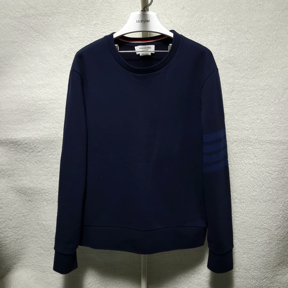 [새상품급] 3 / 톰브라운 사선완장 맨투맨 상품이미지1