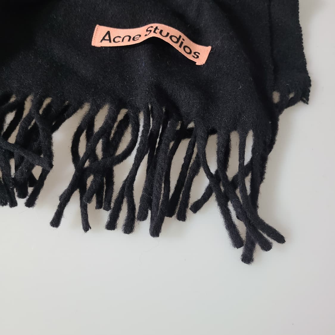 아크네 스튜디오 울 프린지 머플러 블랙 OS 상품이미지5