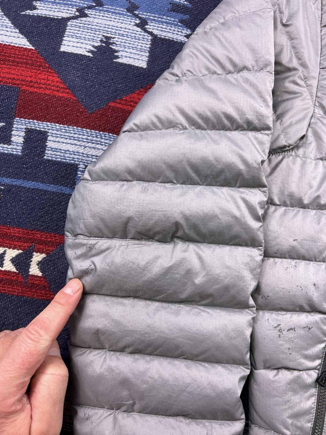 파타고니아 멘즈 후디 경량패딩 그레이 상품이미지5