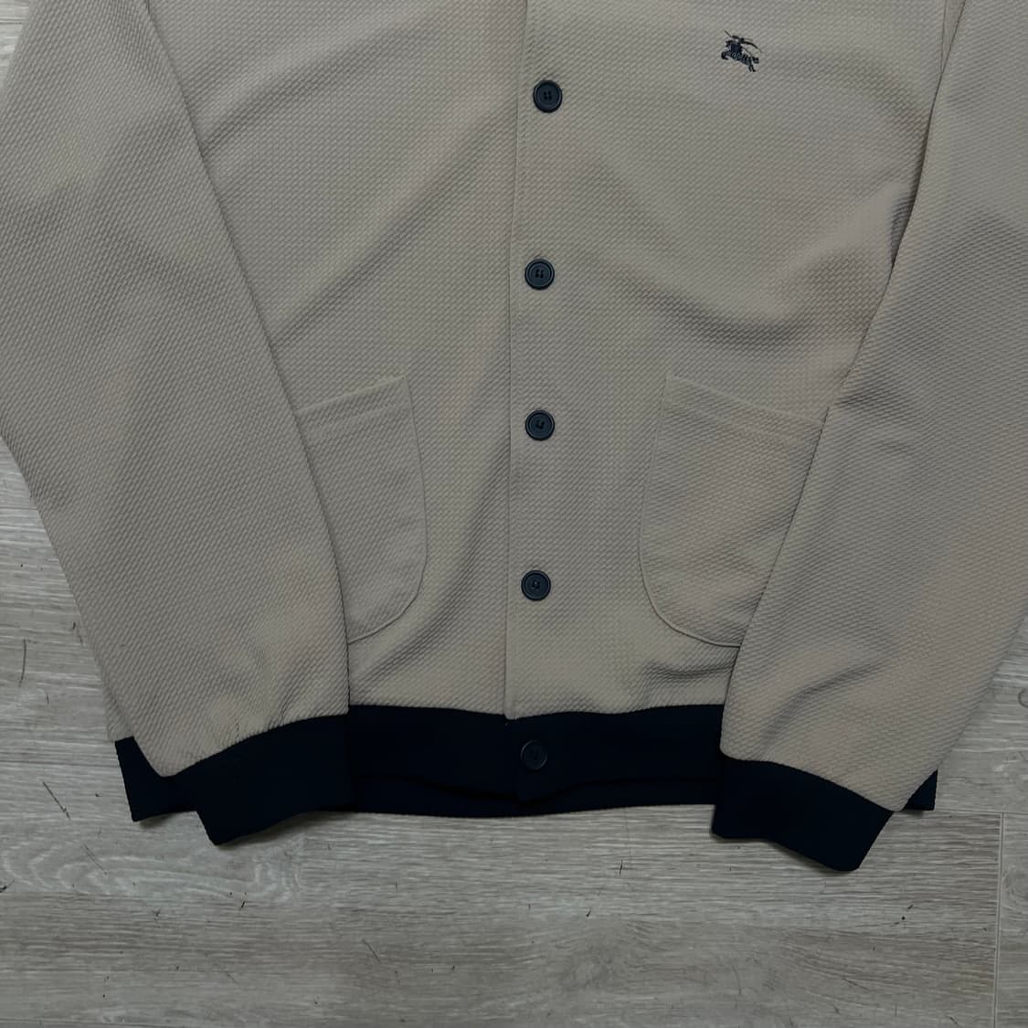 버버리 브릿 여성 기마로고 시어서커 버튼업 가디건 [베이지] XL/105 상품이미지3