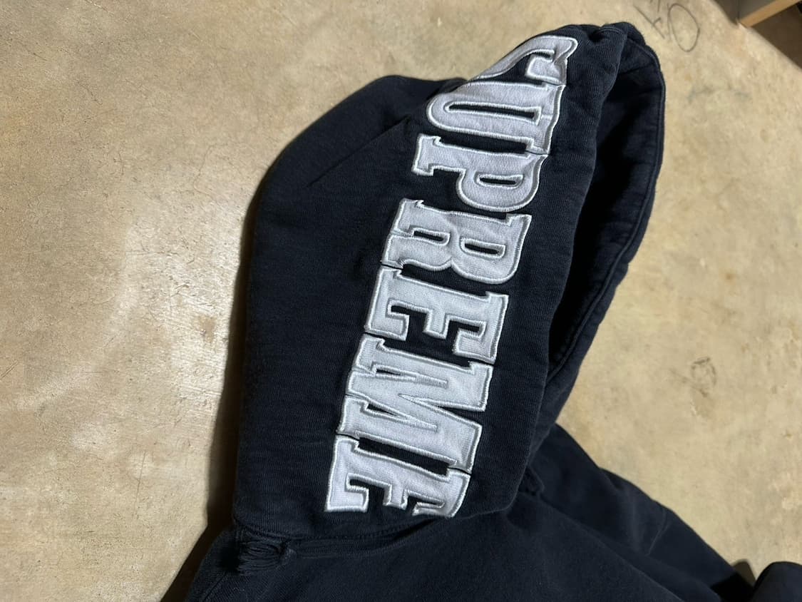 19FW 슈프림 블록버스터 로고 풀오버 후드티 상품이미지3