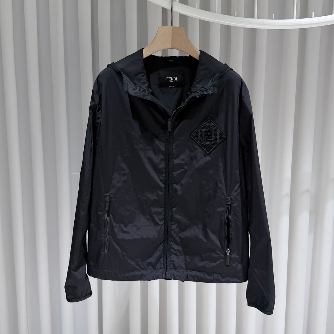 (A+/48) / 펜디 로고 바람막이 블랙 상품이미지1