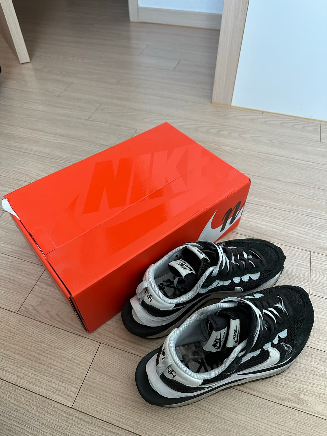 나이키 x 사카이 베이퍼와플 블랙 화이트(250사이즈) 상품이미지3