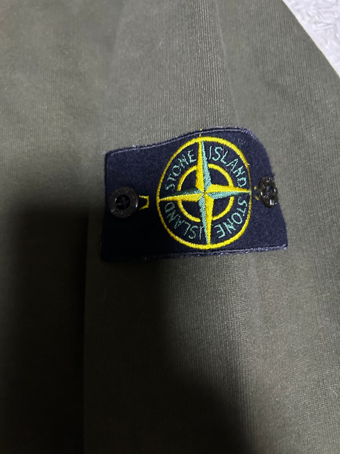 [XLsize] 스톤아일랜드 맨투맨 카키 상품이미지3