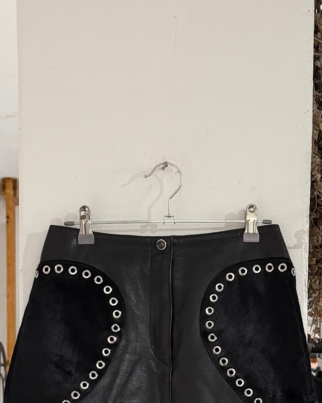 마쥬 블랙 램스킨 레더 아일렛 하트 미니 스커트 상품이미지2