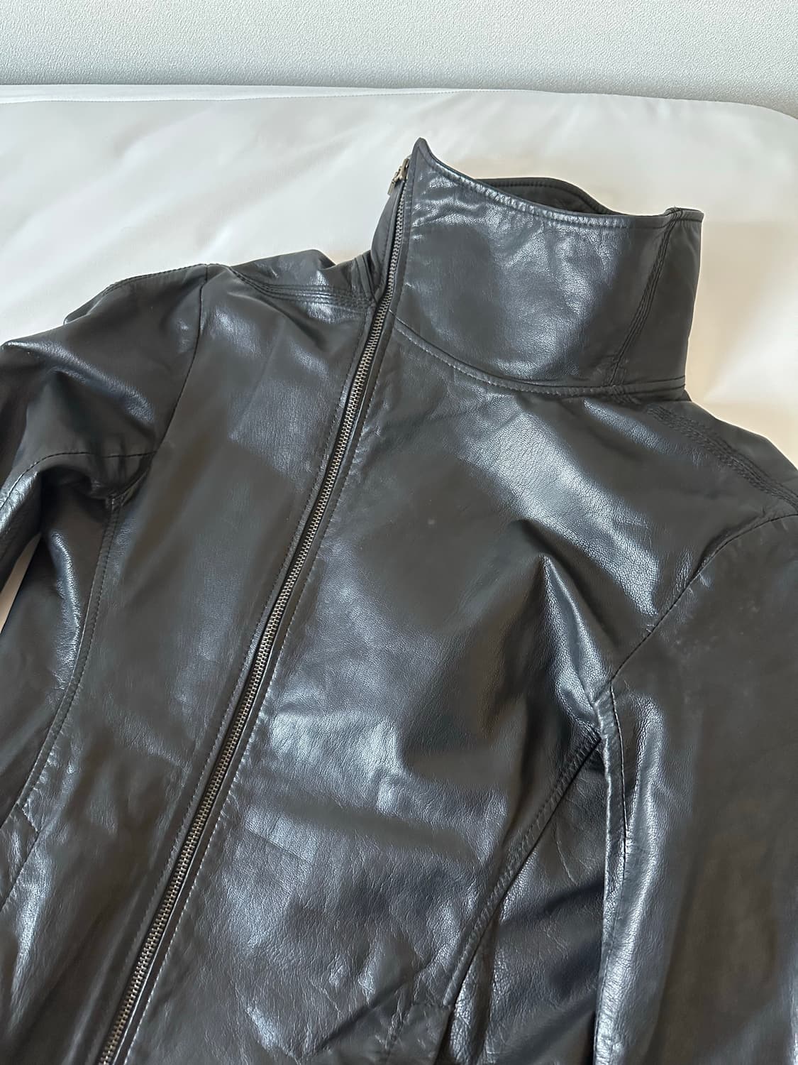 비대칭 사선 레더 자켓 상품이미지1