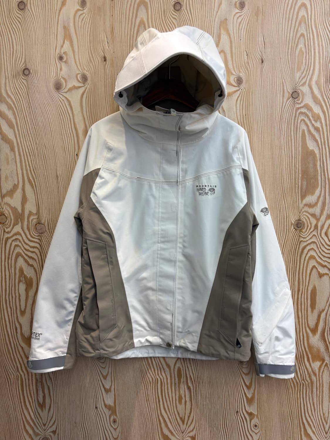 마운틴 하드웨어 바람막이 우먼 상품이미지1