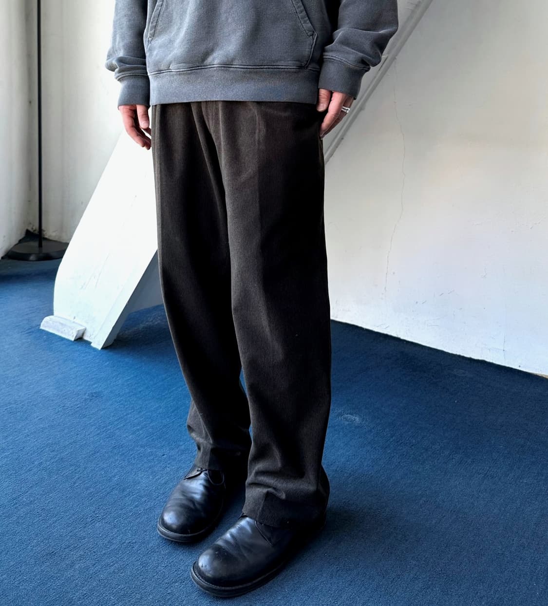 design 2 tuck wide tapered pants 상품이미지4