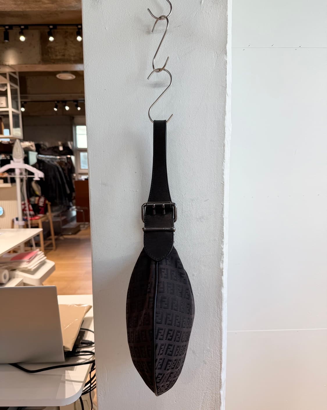 펜디 브라운 주카 오이스터 숄더백 상품이미지5