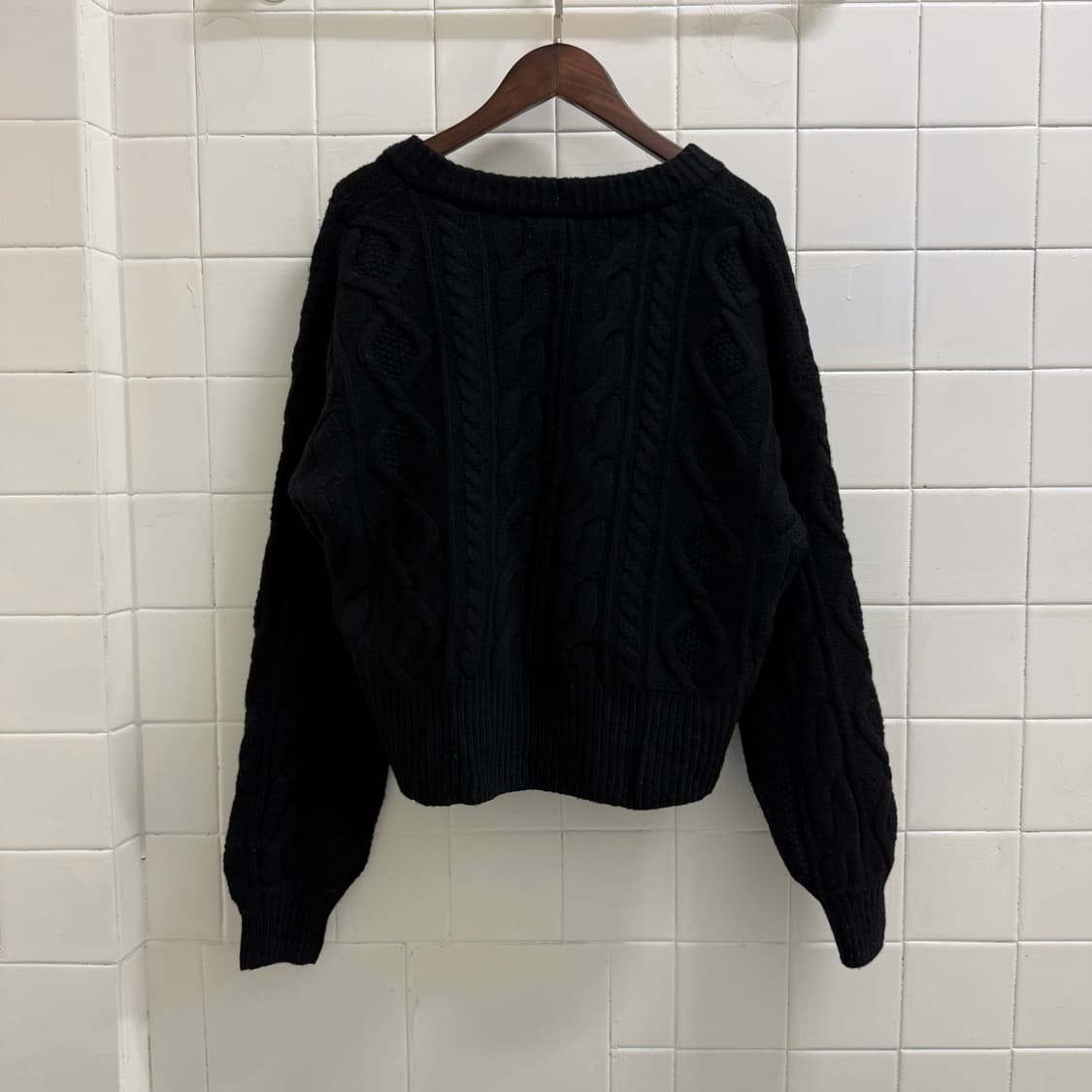 뷰티 앤 유스 브이넥 니트 상품이미지2