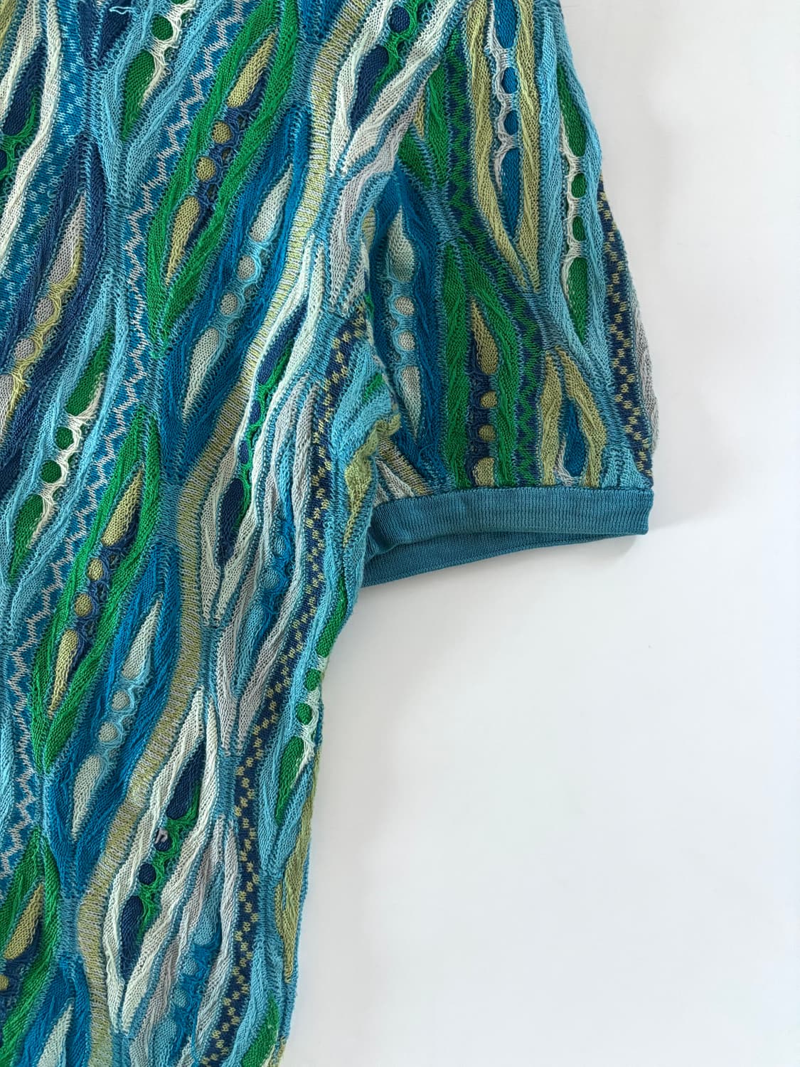 COOGI 쿠지 오스트레일리아 멀티컬러 3D 케이블 니트 브이넥 숏 슬리 상품이미지3