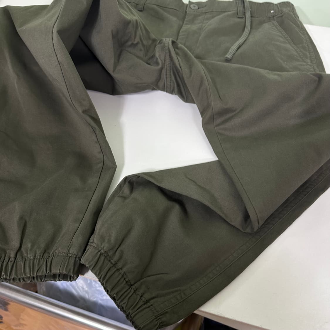 L-XL 유니클로 딥카키 루즈핏 밴딩 코튼 카고 조거팬츠 상품이미지4