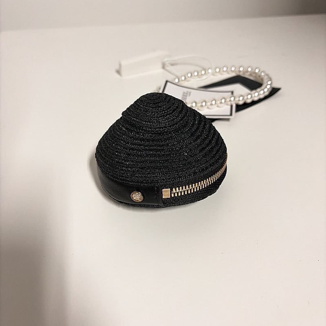 (정품/새상품) 메종 미쉘 여성 블랙 라피아 펄 스트랩 파우치 상품이미지1