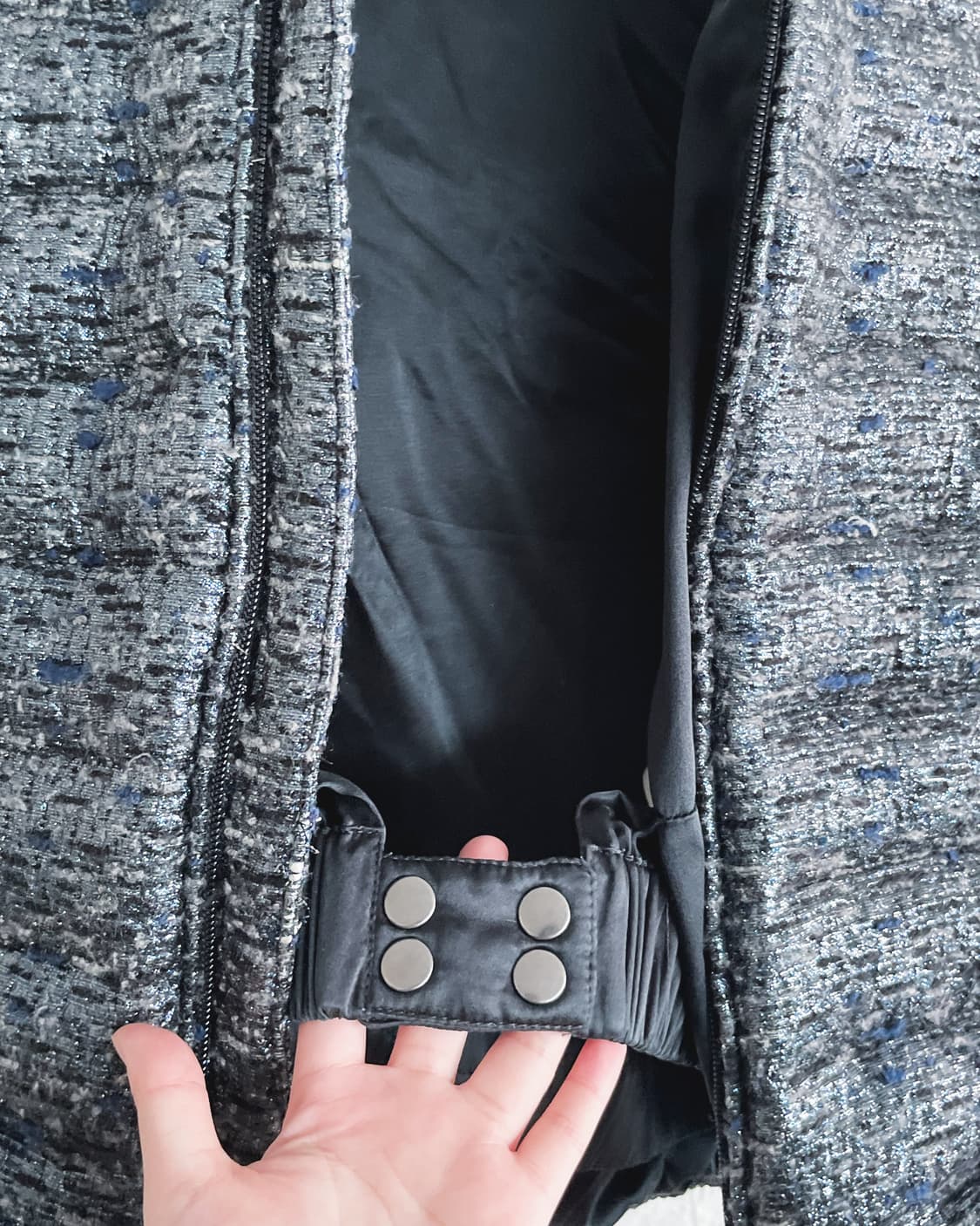 미우미우 하프슬리브 글리터 트위드 크롭 후드 패딩 상품이미지10