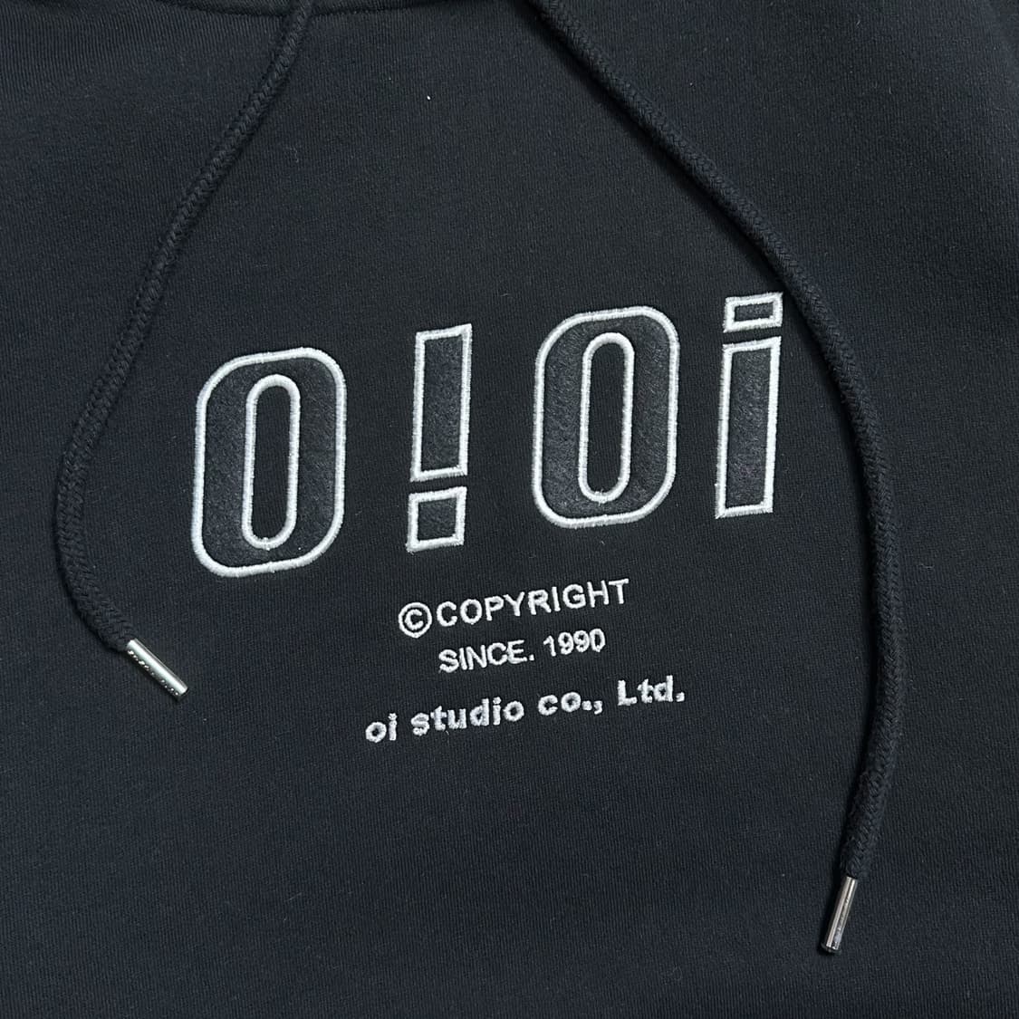 오아이오아이 빅로고 블랙 후드티 상품이미지3
