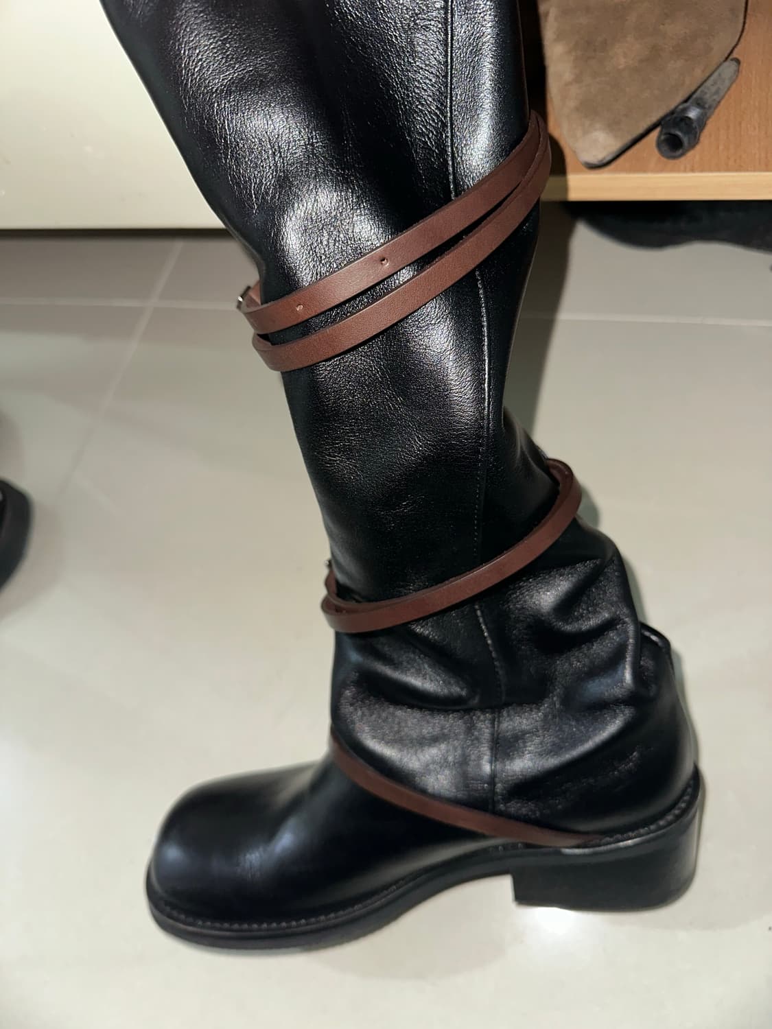 단종))풀박)) 아모멘토 25FW Belt Long Boots 240 상품이미지6