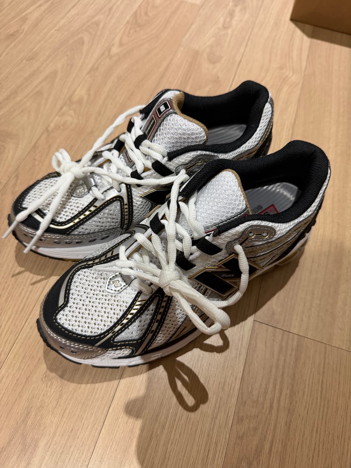 뉴발란스 1906R 메탈릭 245 상품이미지6