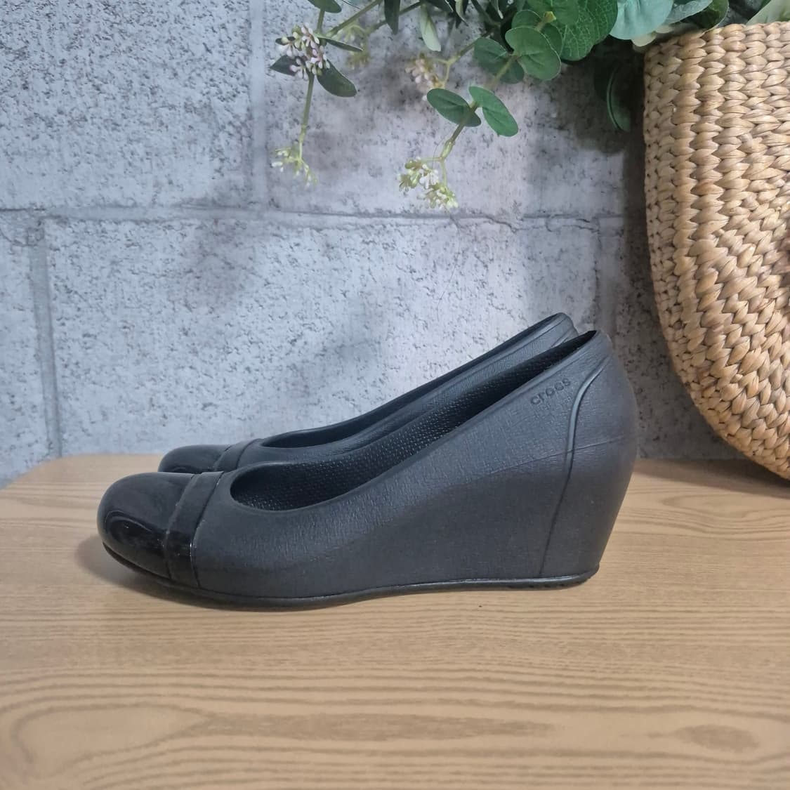 크록스 캡 토 웨지 펌프스230 상품이미지1