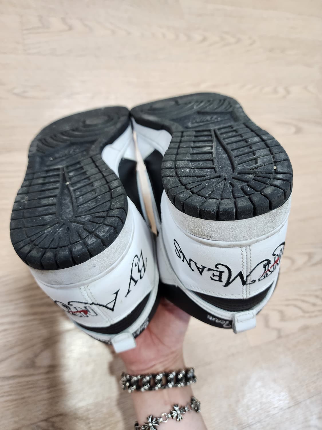 나이키 x 슈프림 SB 덩크 하이 OG QS 바이 애니 민즈 블랙 화이트 상품이미지4