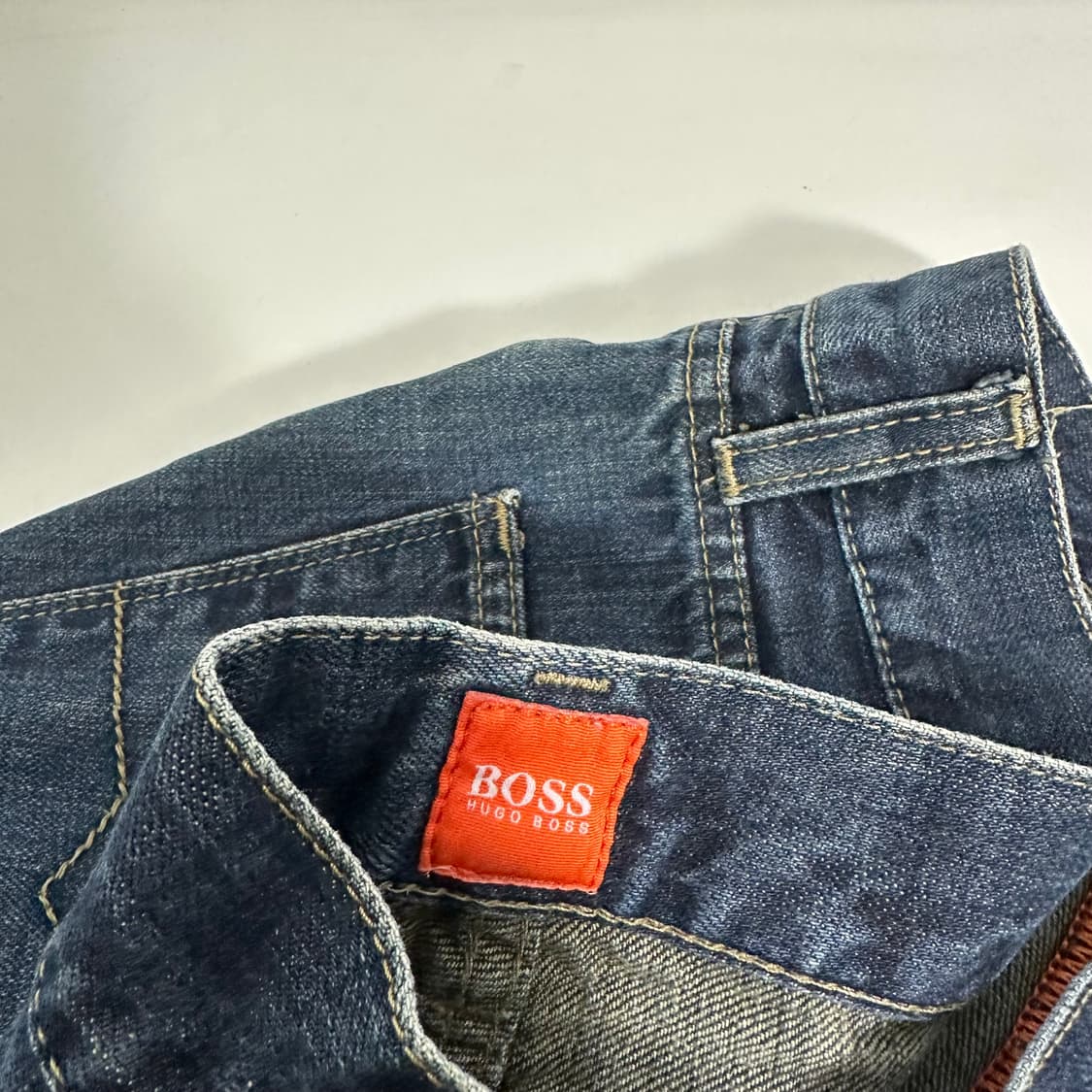 34 휴고보스 진청 레귤러핏 워싱 데님팬츠 상품이미지2
