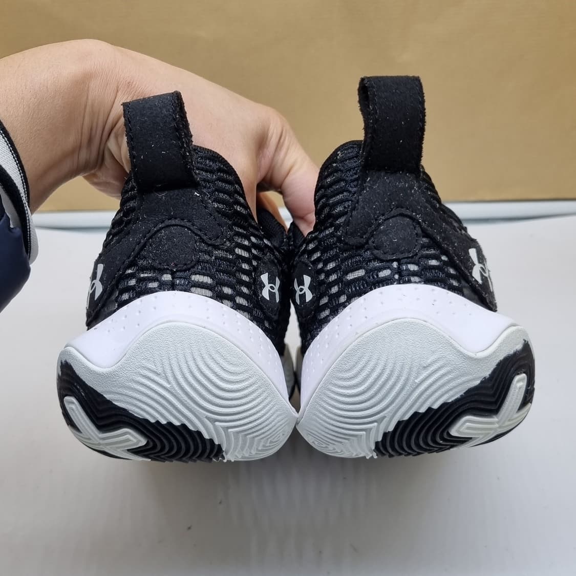 언더아머 스펀3 블랙 농구화 250. 상품이미지4