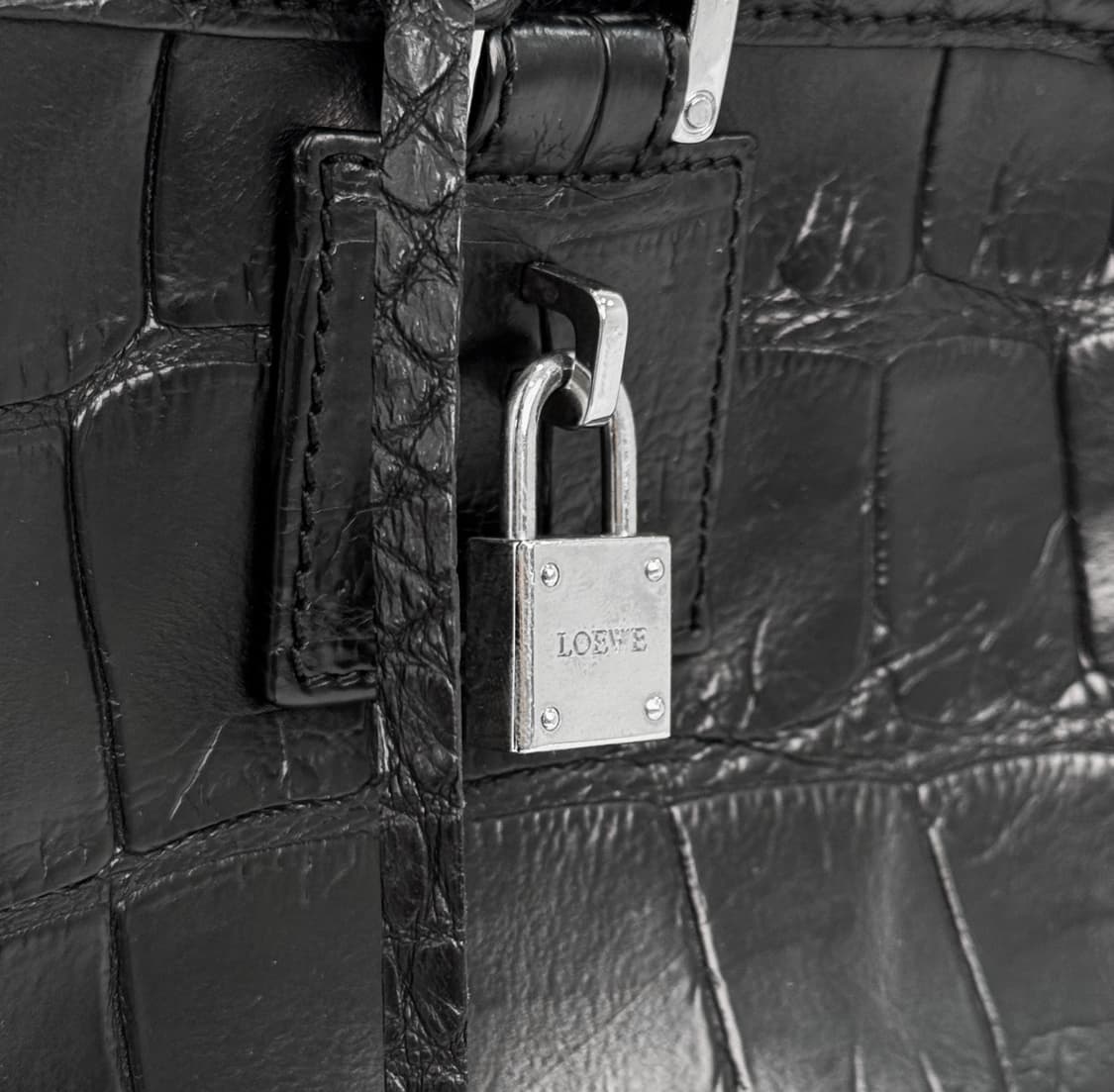 LOEWE 로에베 아마조나28 스퀘어 토트백 크로커다일 블랙 상품이미지8