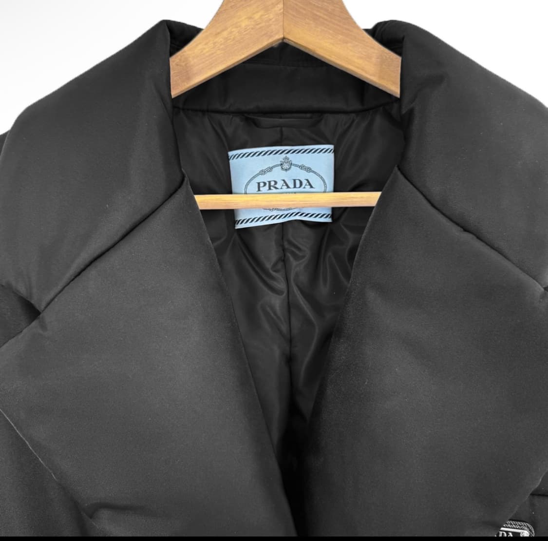 [38] 프라다 여성 리나일론 삼각로고 다운 벨트 롱 패딩 코트 블랙 상품이미지5