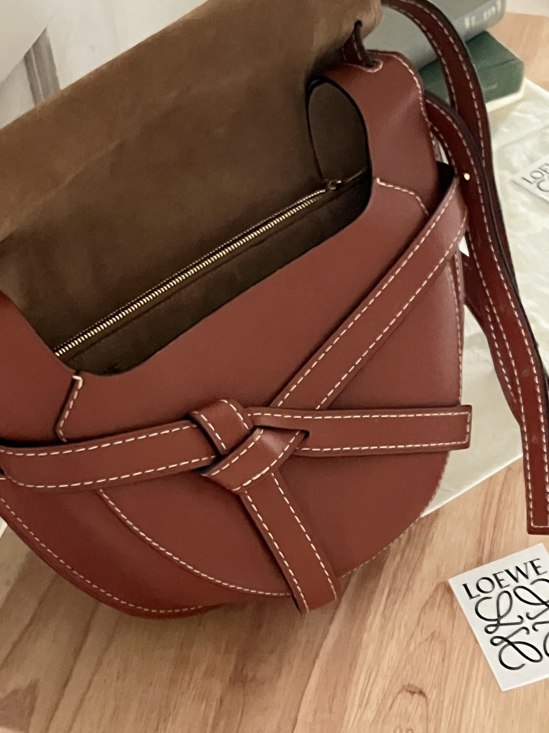 로에베 게이트백 상품이미지3