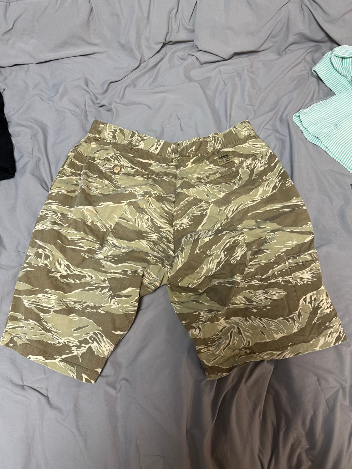 슈프림 카모 버뮤다 상품이미지2