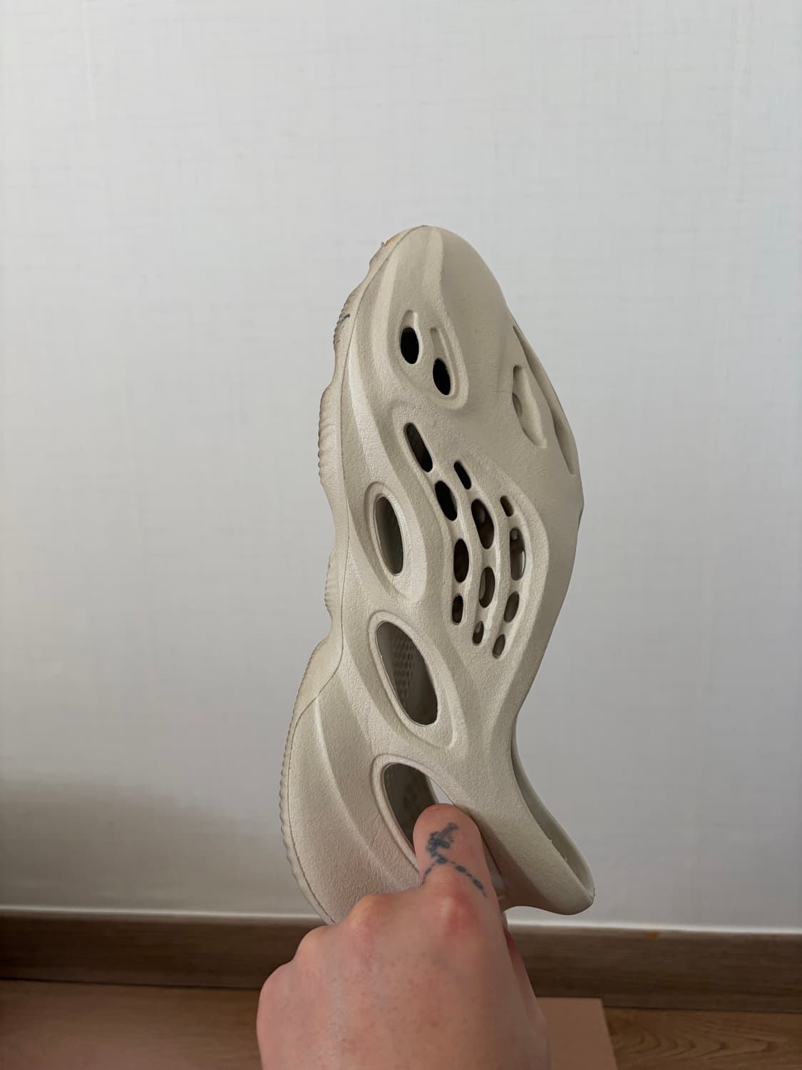 아디다스 이지 폼러너 샌드 상품이미지8