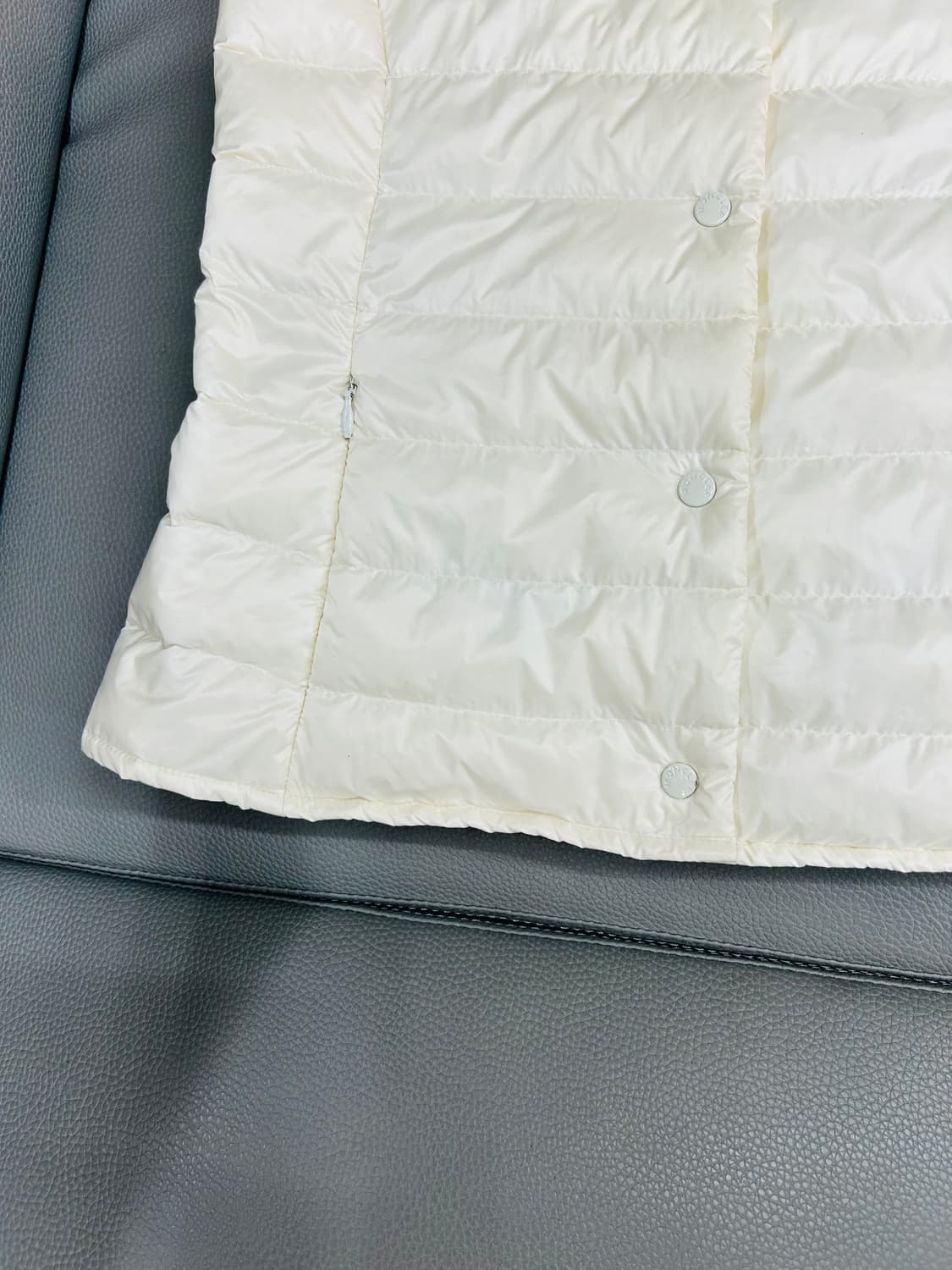 몽클레어 리안 화이트 다운 베스트 패딩(키즈)(12세/성인44) 상품이미지4