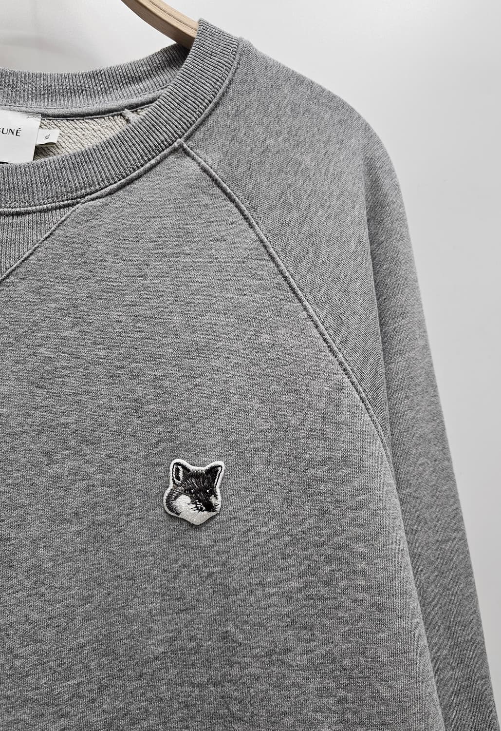 메종키츠네 21FW 폭스 헤드 패치 스웻셔츠 맨투맨 / 남 110 그레이 상품이미지4