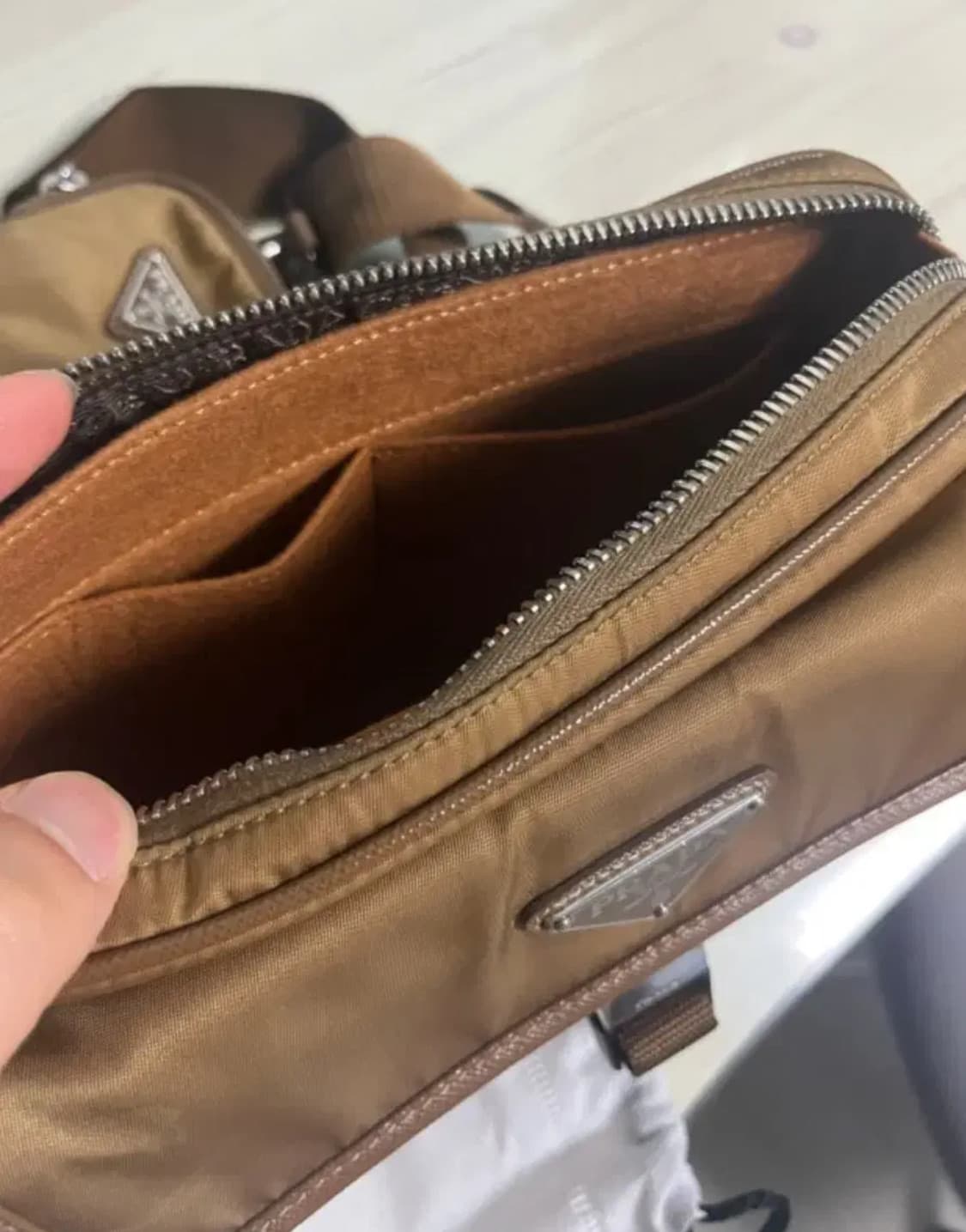 프라다 사피아노 리나일론 사피아노 숄더백 상품이미지4