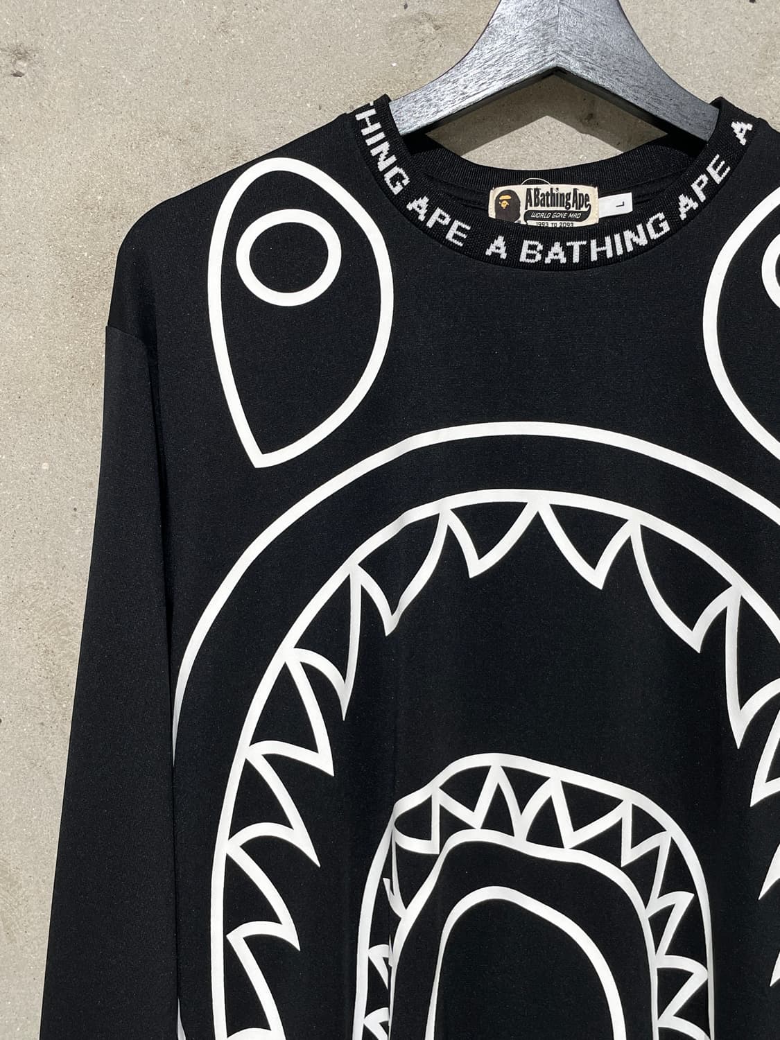 베이프 블랙 빅 샤크 롱 슬리브 상품이미지2