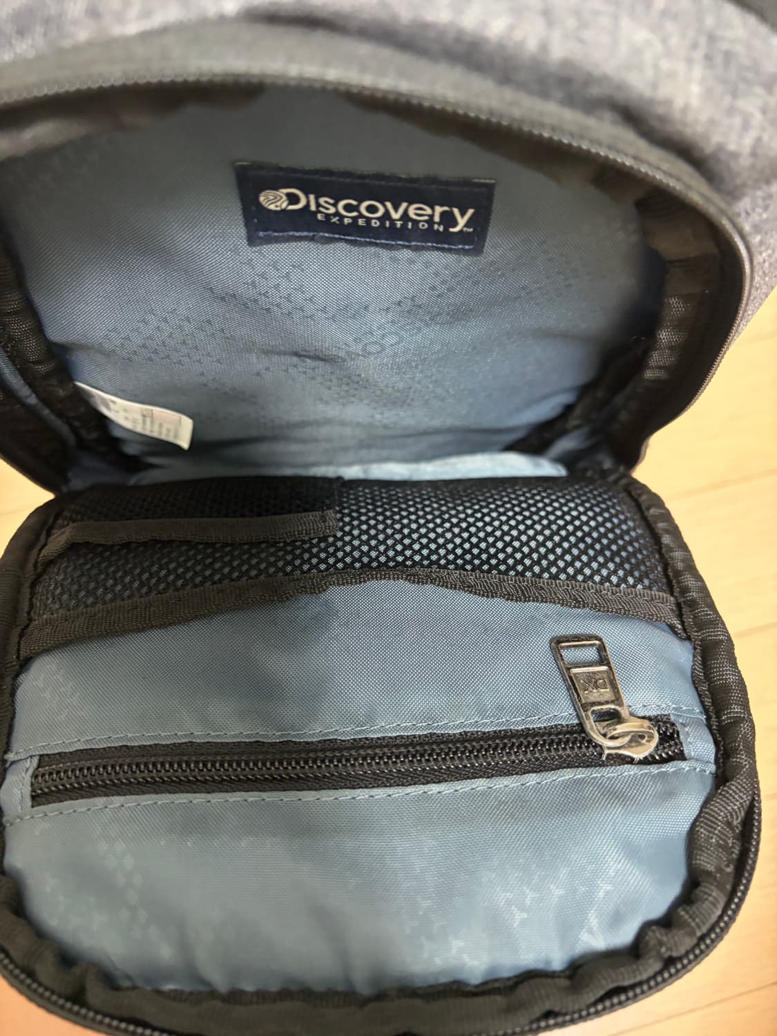 디스커버리 슬링백 크로스백 블랙 상품이미지3