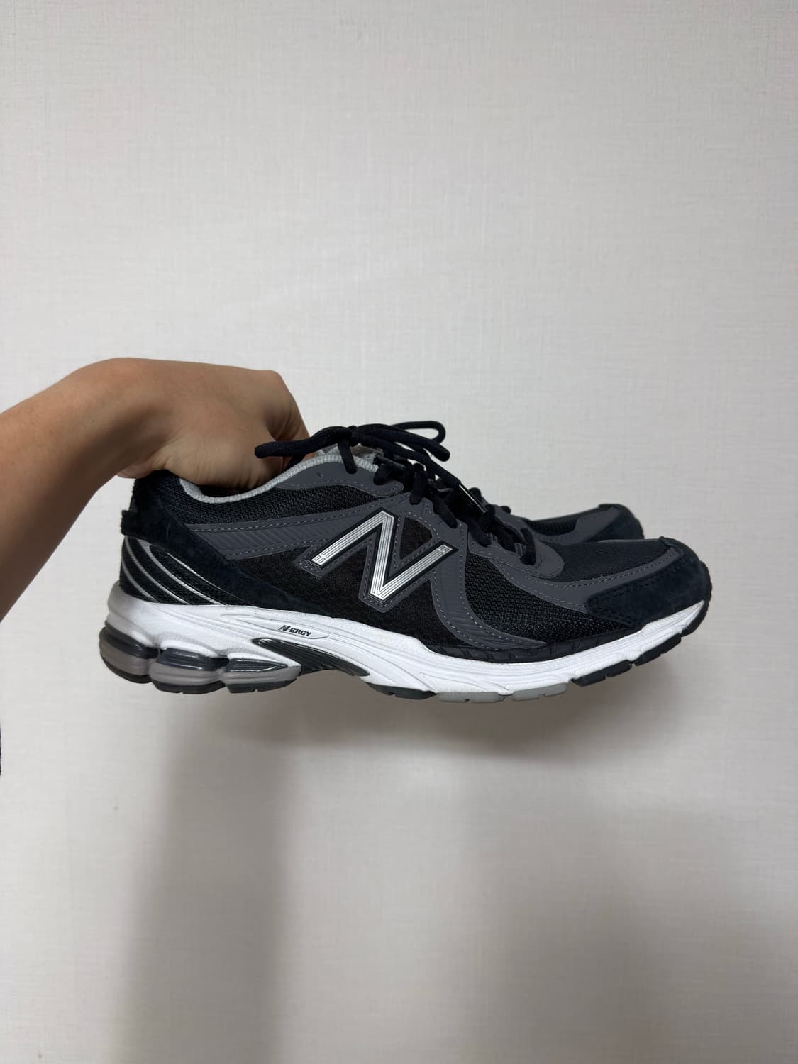 뉴발란스 x 꼼데가르송 옴므 860v2 블랙 화이트 상품이미지4