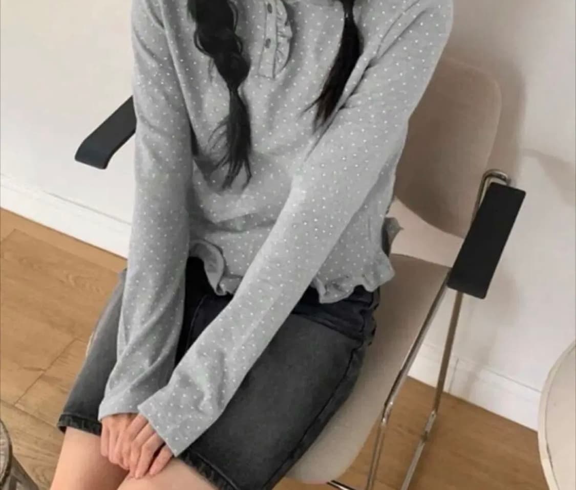 도트 헨리넥 프릴 긴팔 티셔츠 상품이미지1