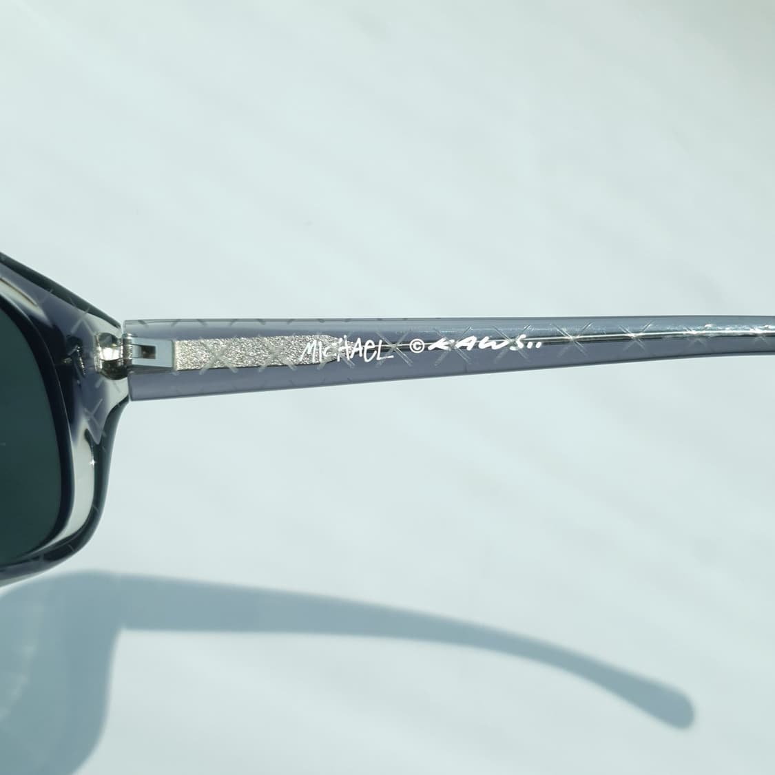 Stussy x Kaws Michael Sunglasses 상품이미지9