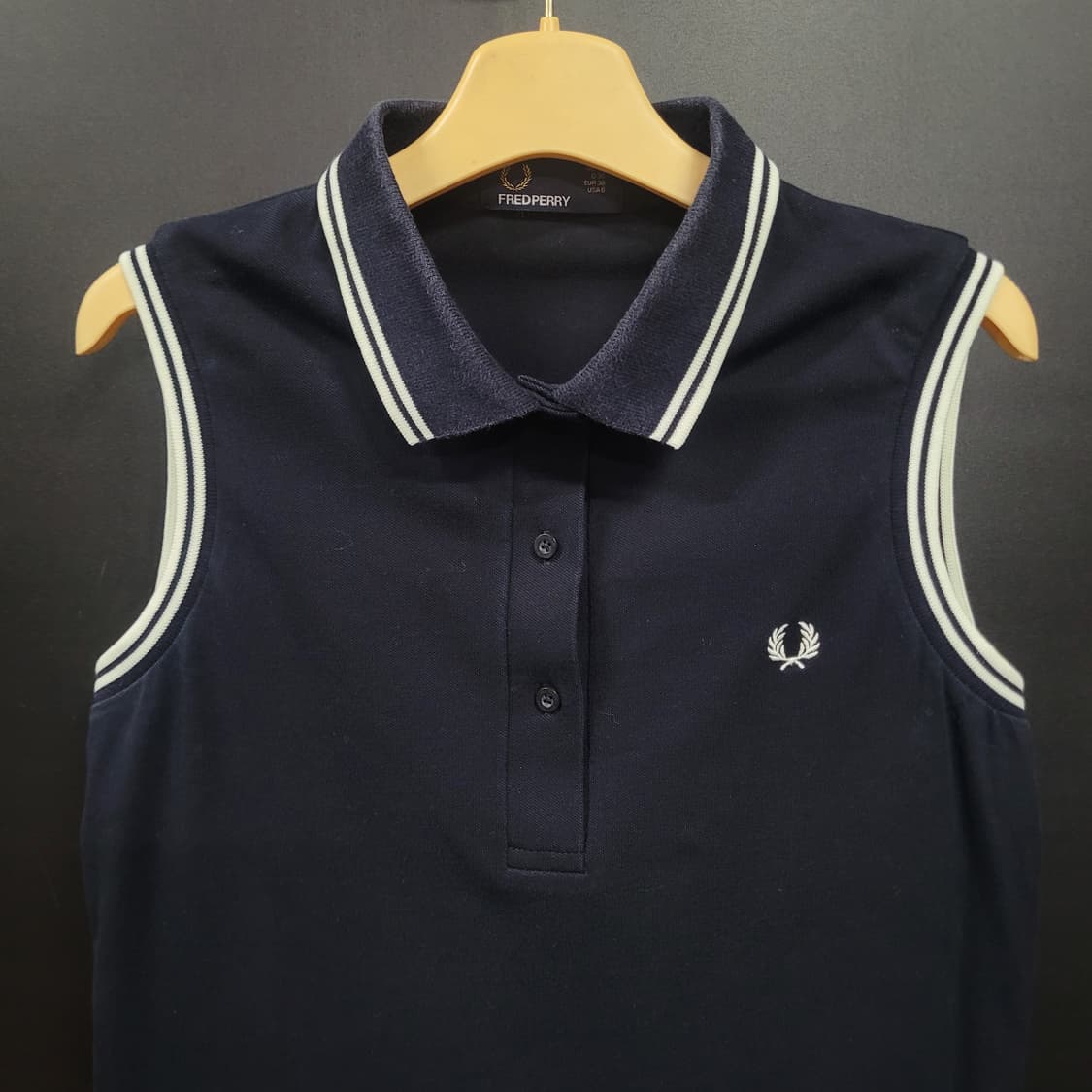 Fred Perry 프레드페리 빈티지 자수로고 슬리브리스 나시 셔츠 상품이미지2