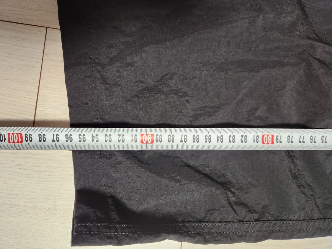 새상품급)무신사 스탠다드 나이론 와이드 스트링 팬츠 블랙 사이즈34


 상품이미지4