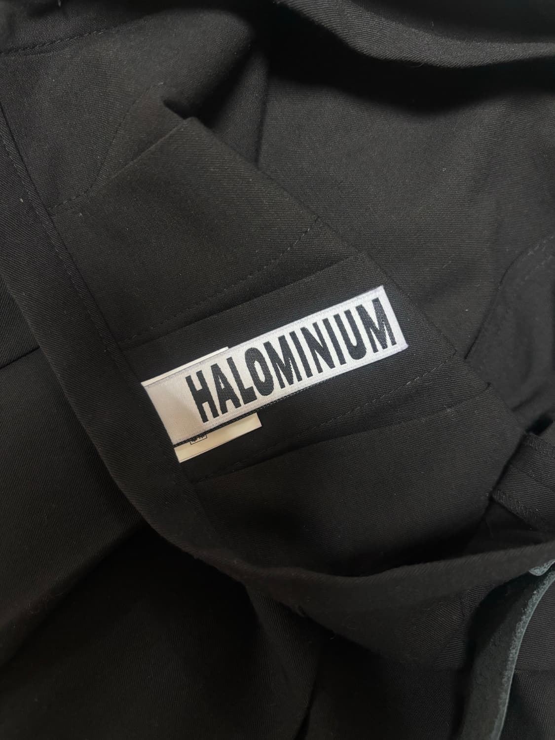 할로미늄 버클 플리츠 스커트 블랙 상품이미지3