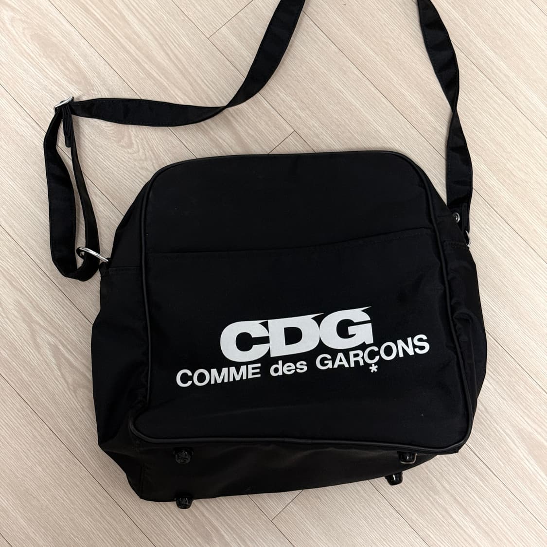 CDG 크로스백 미듐 꼼데가르송 가방 상품이미지1