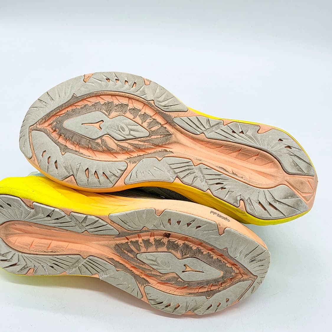 아식스 노바블라스트 4 쿨 마차 세이프티 옐로우 (255) 상품이미지3