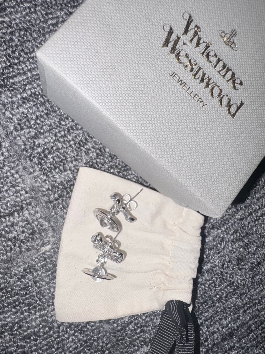 비비안웨스트우드 리본orb 귀걸이 판매 상품이미지2