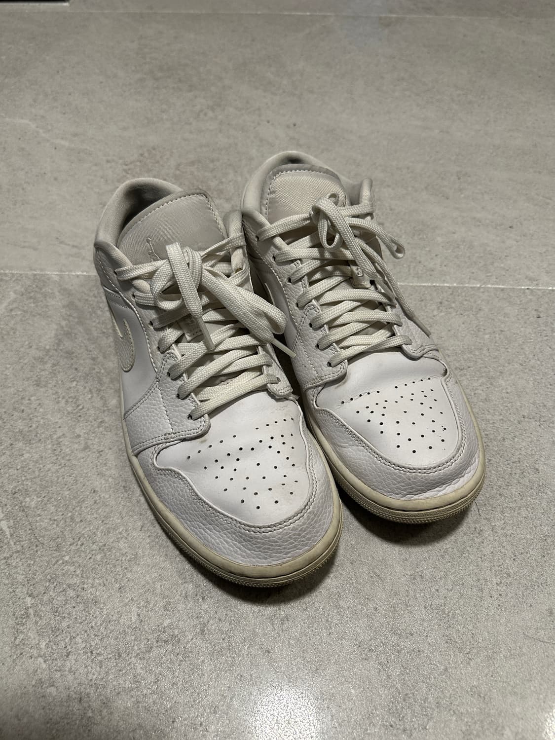 나이키 에어 조던1 로우 트리플 화이트 상품이미지3