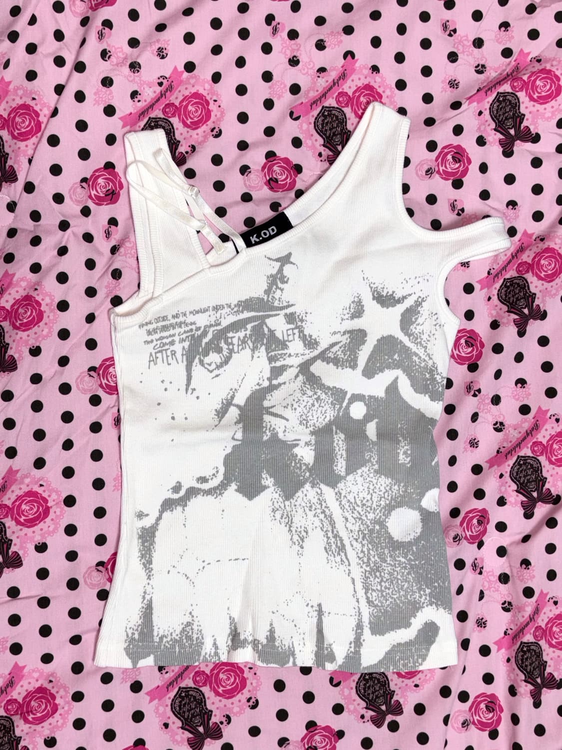 k.od 케이오드 립컷아웃탑 에스파 닝닝 착용 y2k 상품이미지1