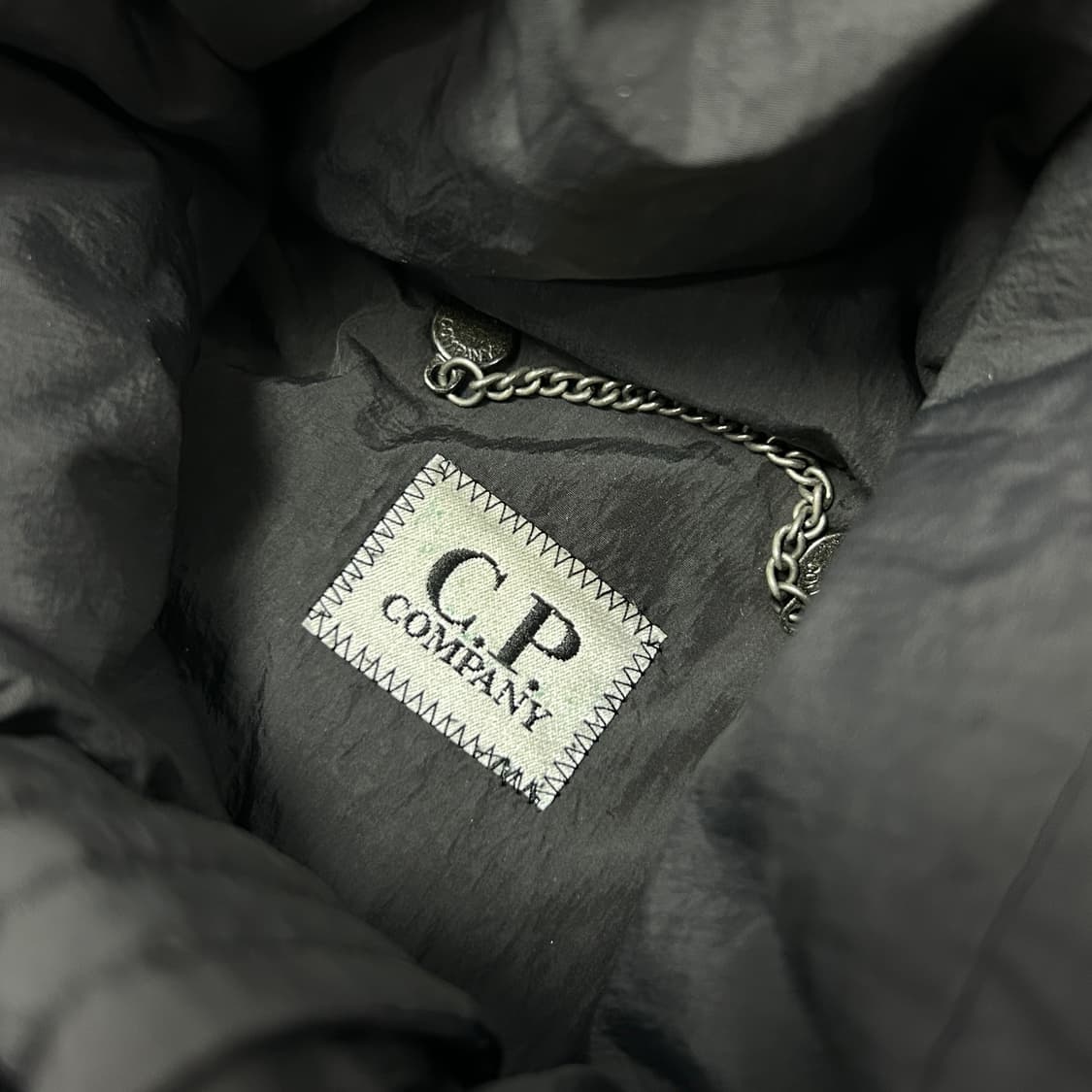 CP컴퍼니 덕다운 고글 패딩조끼(105) 상품이미지2