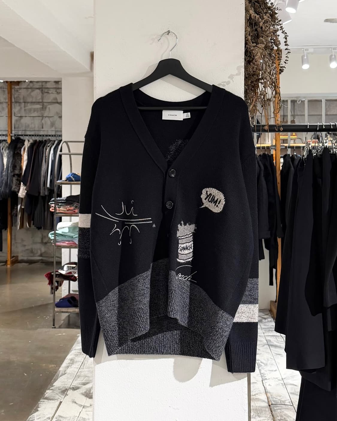 코치 x 뽀빠이 블랙 울 블랜드 브이넥 가디건 상품이미지1