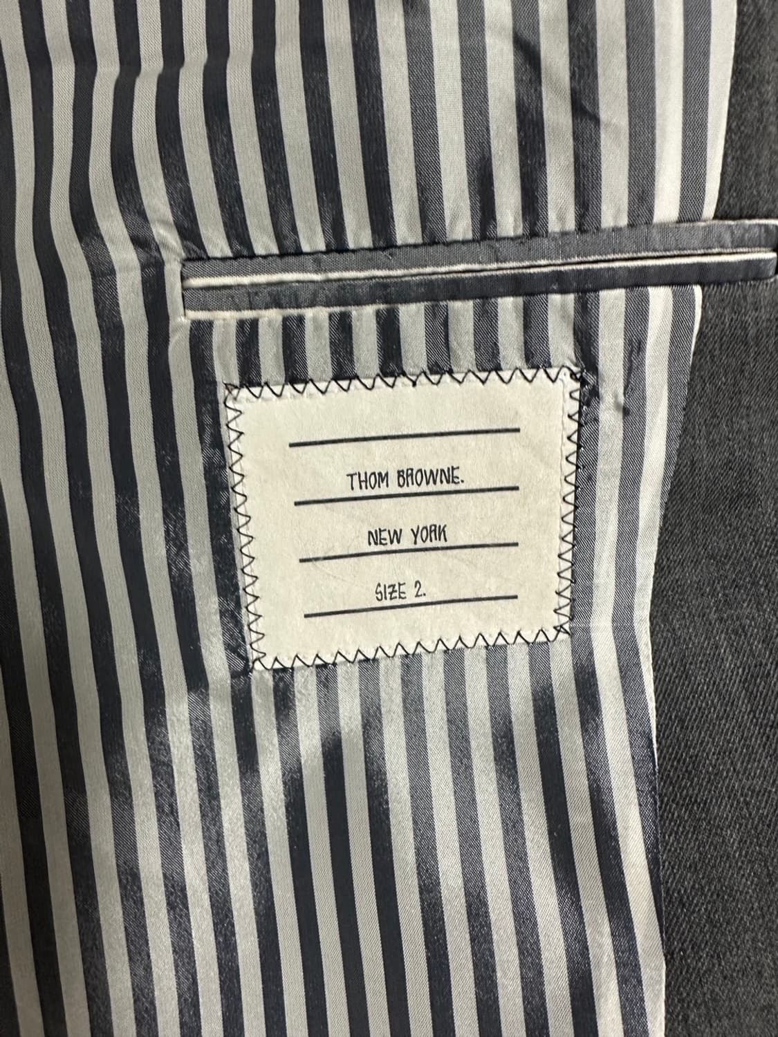 톰브라운 미드그레이 수트 사이즈 2,0 상품이미지5