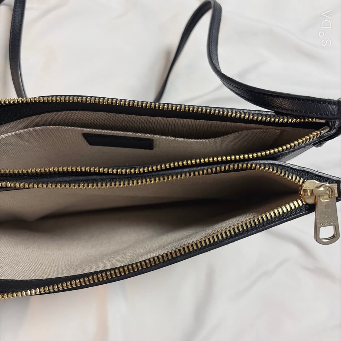 A.P.C 아페쎄 블랙 가죽 크로스백 상품이미지8